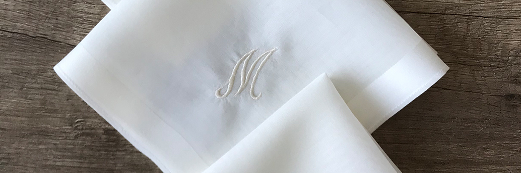 Satinrand - Stofftaschentuch für Damen mit Monogramm M