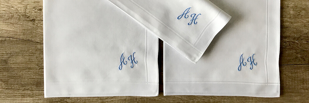 Satinrand - Stofftaschentuch für Herren mit Initialen AH